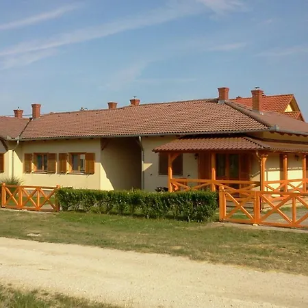 Appartamento Dominika Apartman Sármellék